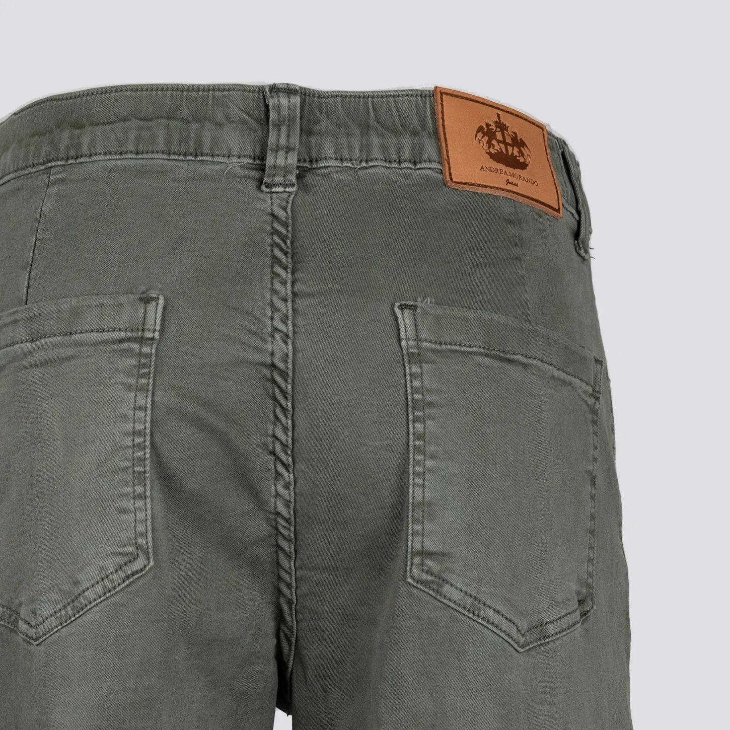 Pantalone cargo in cotone verde con fondo stretto