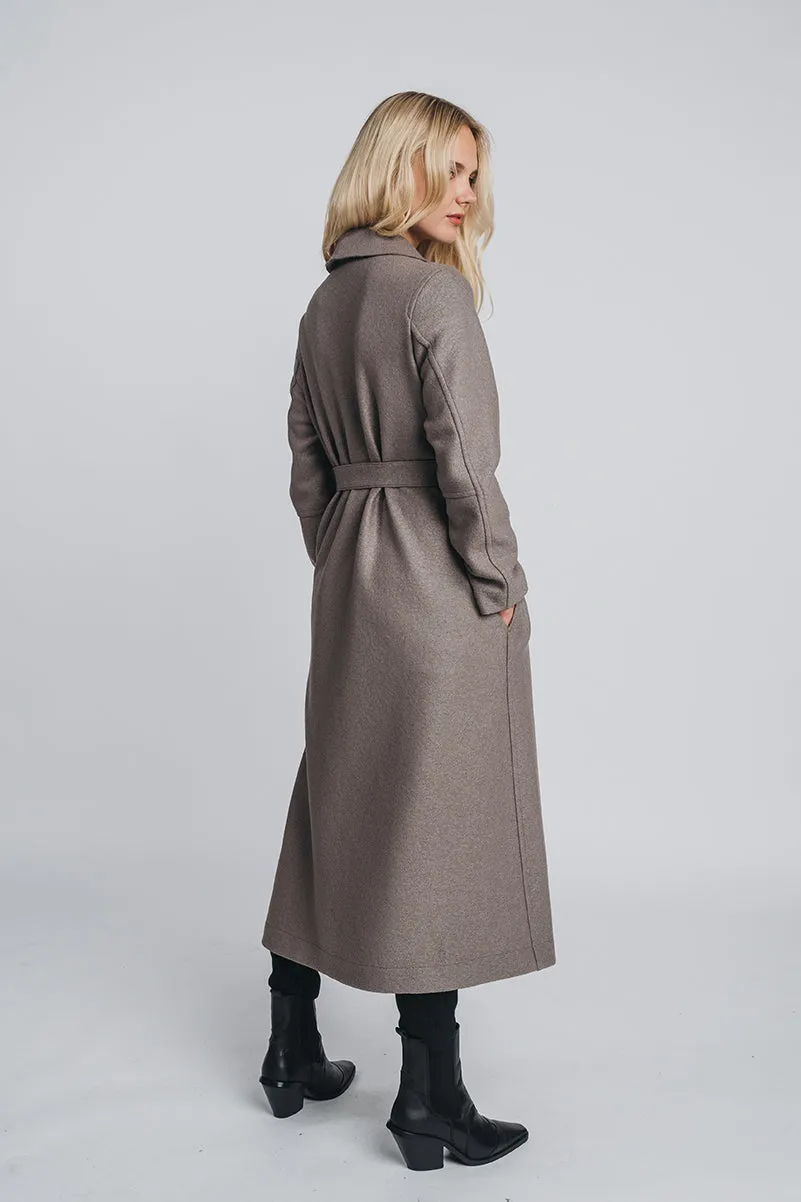 TUNDRA woolen coat in taupe